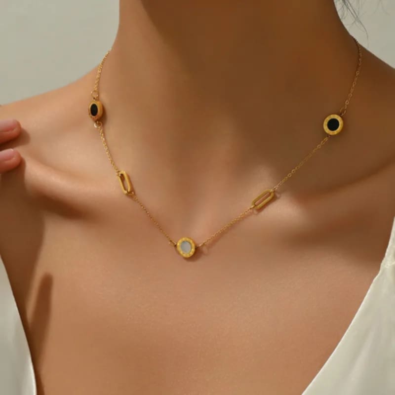 Elegante Kette mit runden Anhängern in Gelbgold