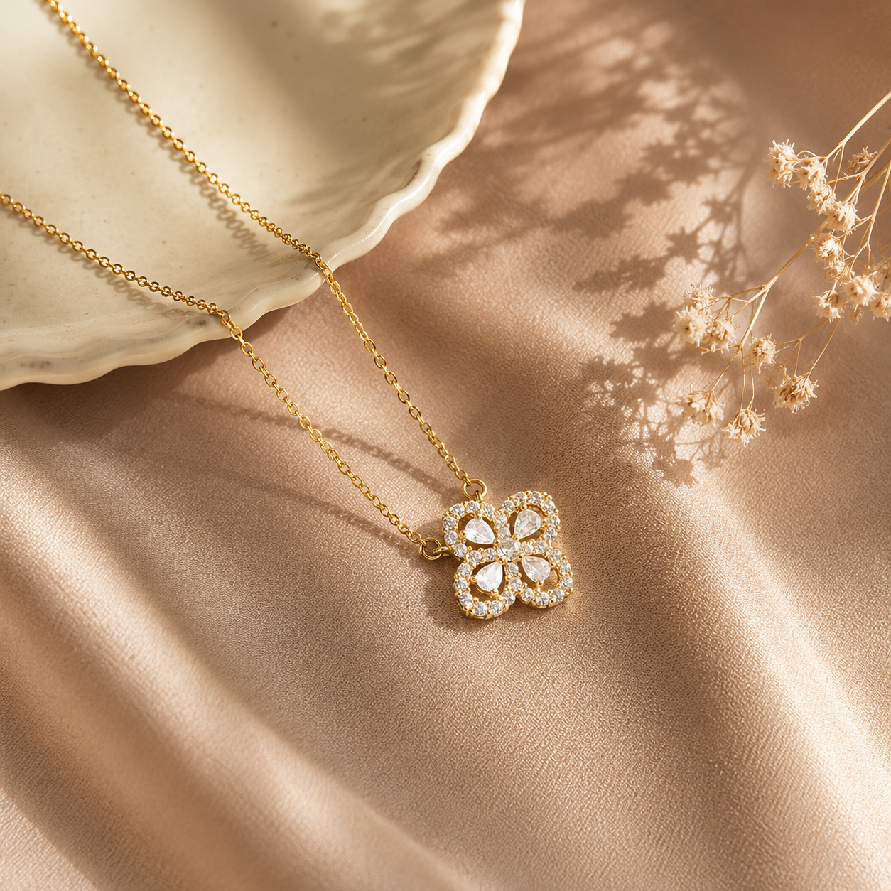 Kette in Gelbgold mit Rauten-Anhänger und Zirkonia