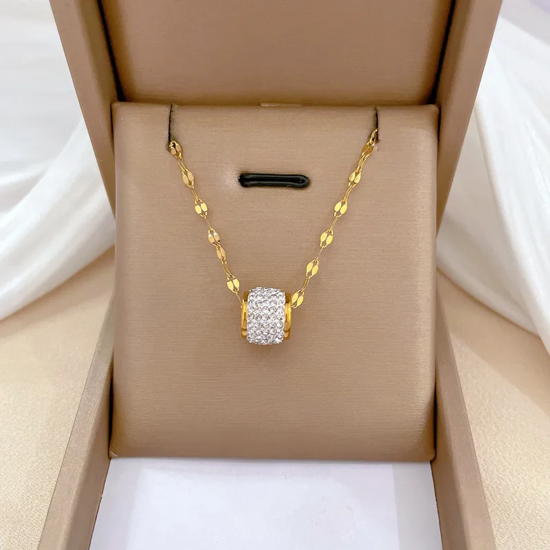 Hochwertige Edelstahl-Kette in Gold mit funkendem. Langlebig, wasserfest, hypoallergen und alltagstauglich.