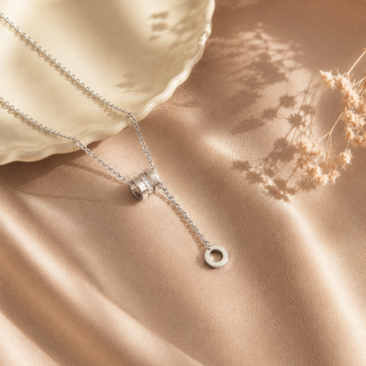 Hochwertige Edelstahl-Kette in edlen goldenen oder weißgoldenen, rundem Design mit funkelnden Zirkonia. Langlebig, wasserfest, hypoallergen und alltagstauglich