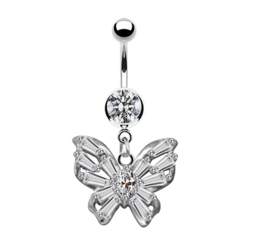 Hochwertiges Edelstahl Bauchnabelpiercing mit klarer Zirkonia-Kugel und einem Zirkonia-Schmetterling. Langlebig, nickelfrei, glanzbeständig und wasserfest.