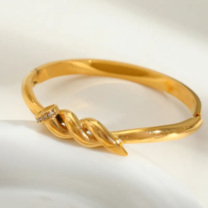 Armreif mit eingedrehtem Nagel-Design