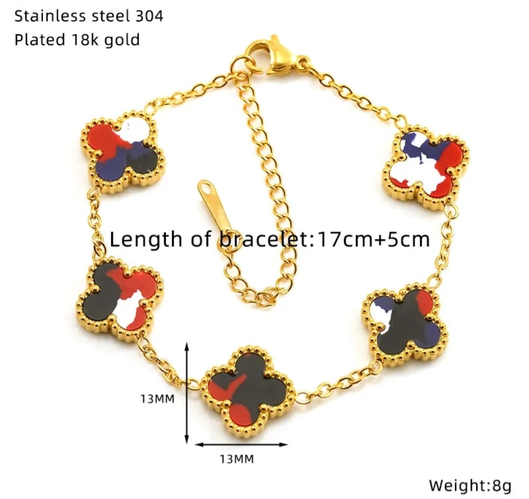 Hochwertiges Edelstahl-Armband in edlen, goldenen Design mit farbigen Klee- Elementen. Elegant, modern und besonders. Langlebig, wasserfest, hypoallergen und alltagstauglich.