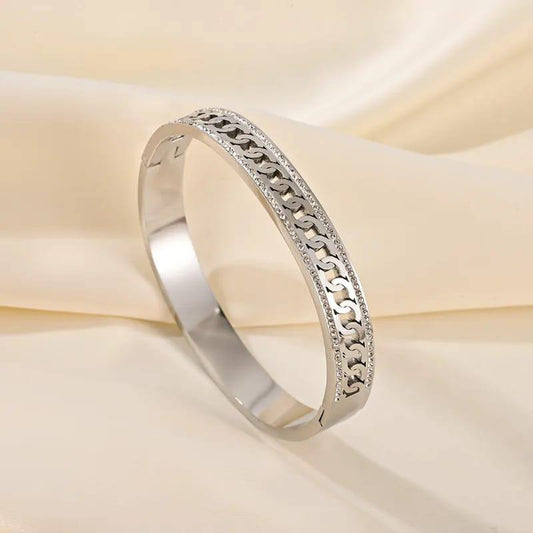 eleganter Armreif edlem Kettendetail