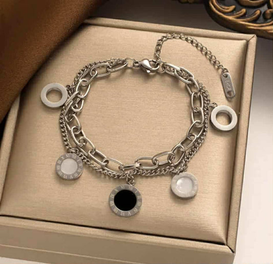 Armband mit mehren runden Anhängern