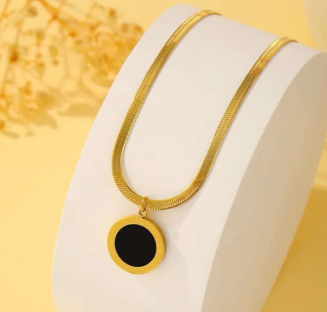 Kette mit umdrehbarem Anhänger