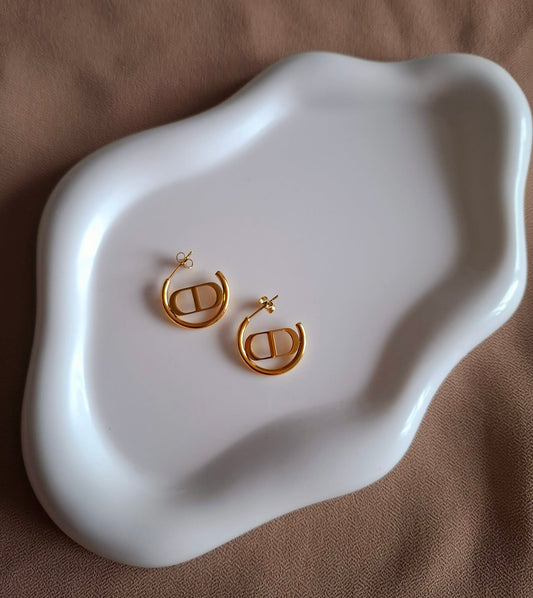 Creolen mit den Initialen "CD" in Gelbgold-Vergoldung