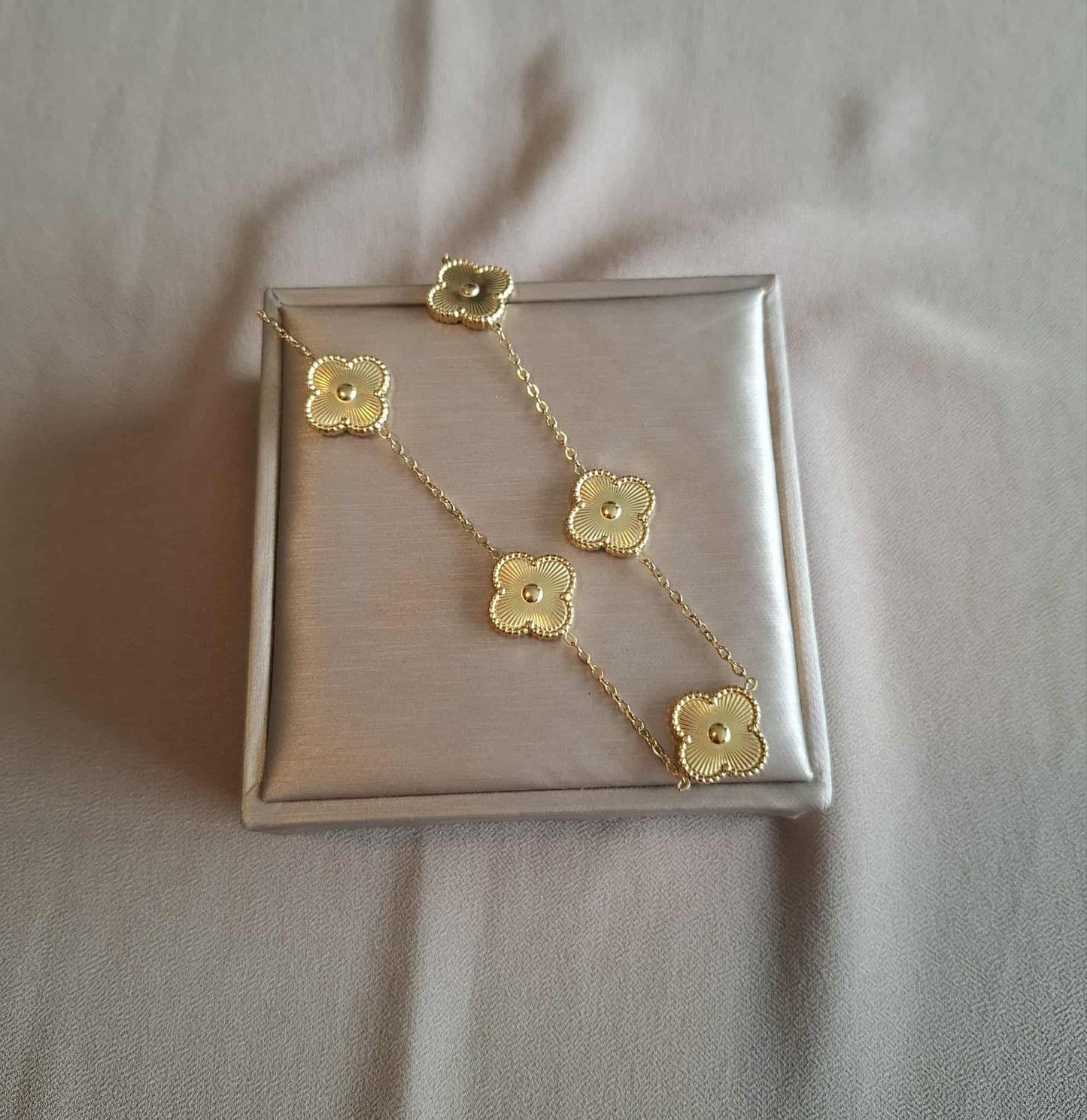 Kette mit Goldenen Kleeblatt-Anhängern