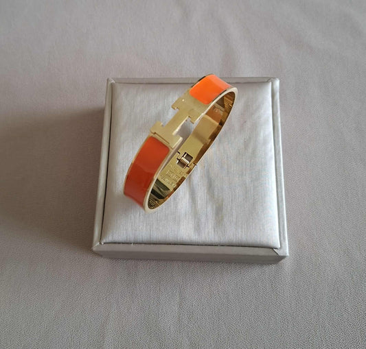 Armreif „H“ – Farbenfroh & Vergoldet