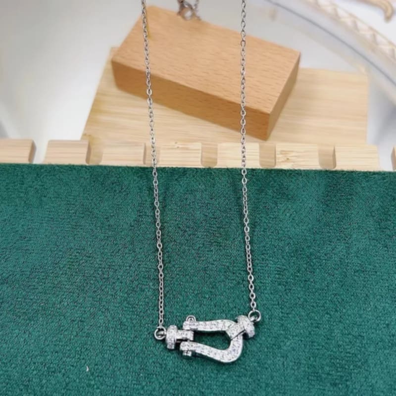 Kette mit Haken-Anhänger und Zirkonia