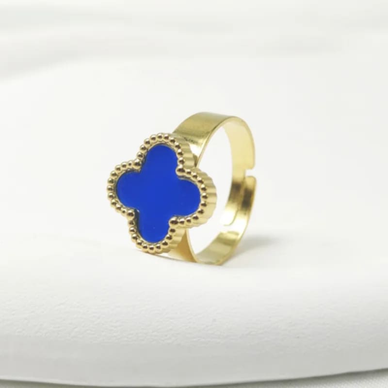 Hochwertiger Edelstahl Ring mit blauen Kleeblatt in Gold. Eleganter Hingucker, langlebig, wasserfest und nickelfrei.