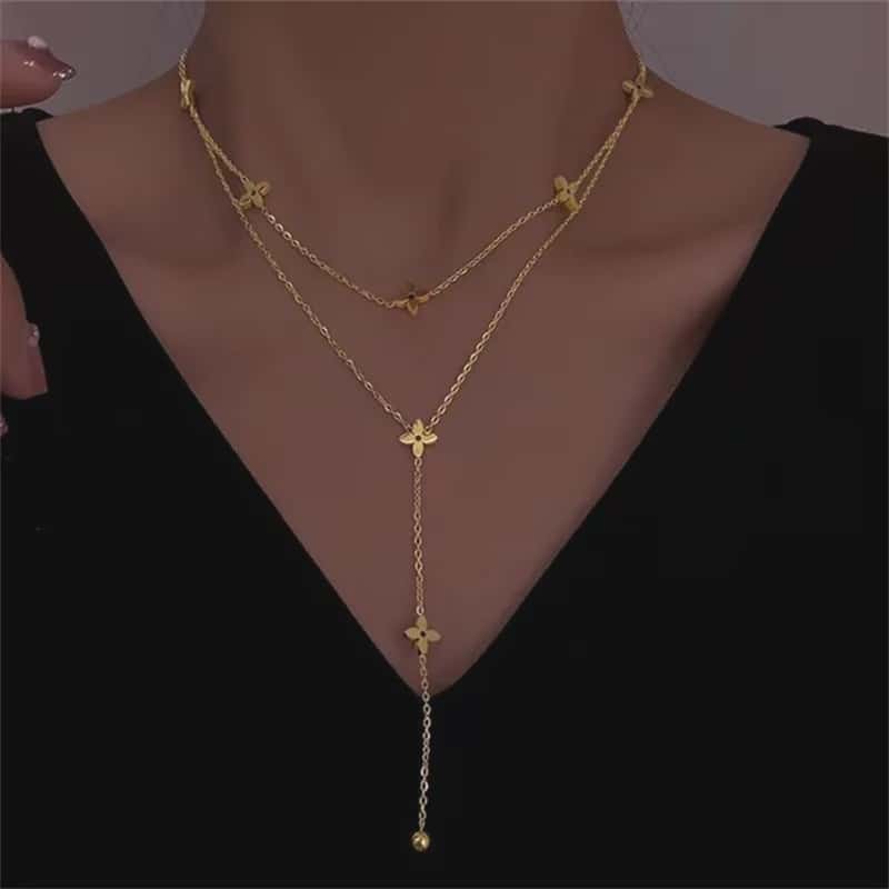 Hochwertige Edelstahl-Kette doppelreihig, edel, modern und mit goldenen Rauten. Stylisch und minimalistisch. Langlebig, wasserfest, hypoallergen und alltagstauglich.