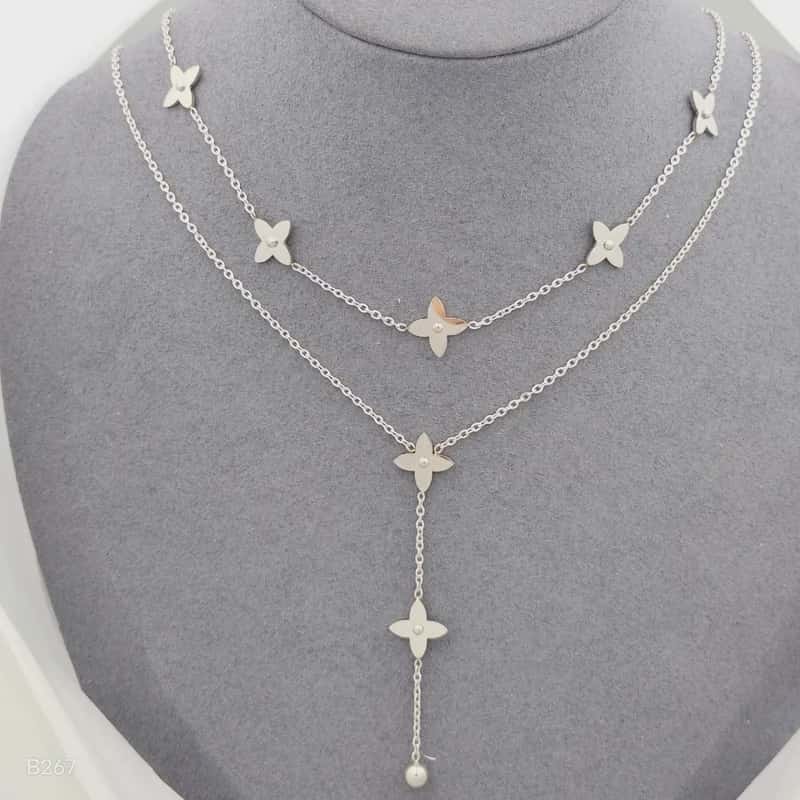 Hochwertige Edelstahl-Kette doppelreihig, edel, modern und mit goldenen Rauten. Stylisch und minimalistisch. Langlebig, wasserfest, hypoallergen und alltagstauglich.