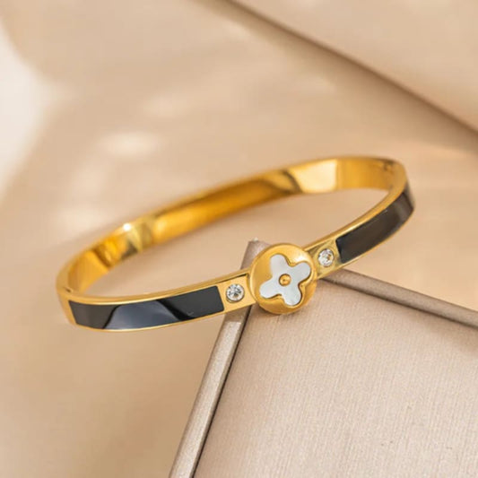 Armreif „Schwarze Blumen im Goldkreis“
