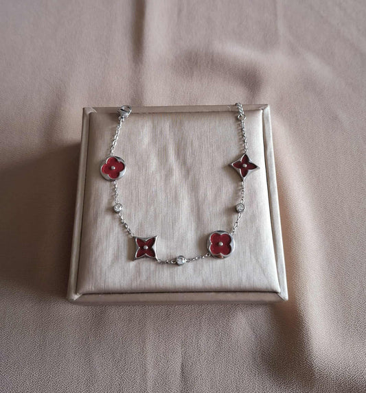 Armband mit roten oder weissen Highlights