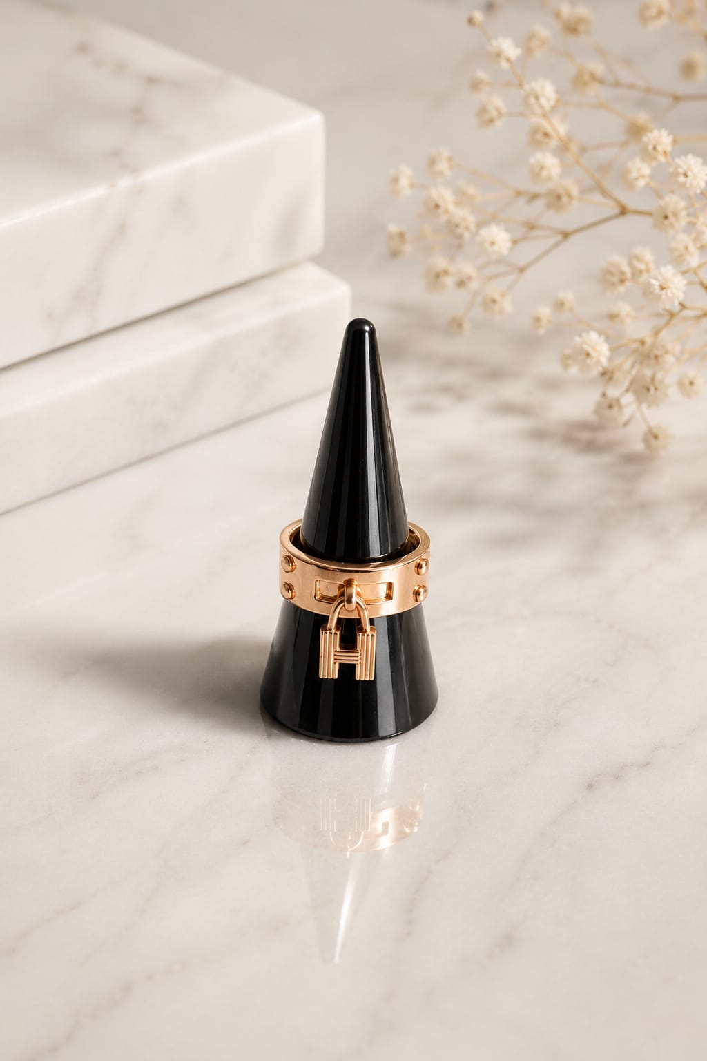 Hochwertiger Edelstahl Ring mit Highlight Anhänger in Roségold. Eleganter Hingucker, alltagstauglich, langlebig, wasserfest und nickelfrei.