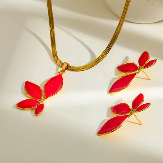 Hochwertiges Edelstahl-Set bestehend aus einer Kette und passenden Ohrsteckern Gold in Form einer farbigen Halbblüte. Langlebig, wasserfest, hypoallergen und alltagstauglich.