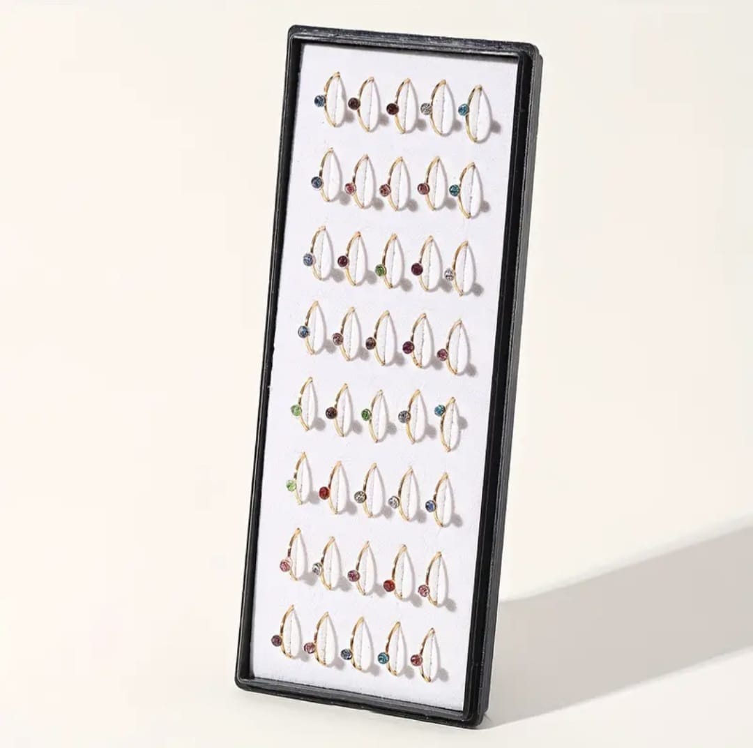 Hochwertiges Edelstahl Nasenring-Piercing mit funkelnden bunten Zirkonia-Steinchen in modernen Design. Langlebig, nickelfrei, glanzbeständig und wasserfest.