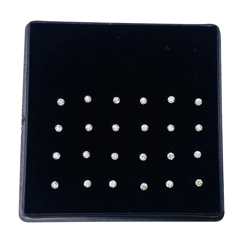 Hochwertiges Edelstahl Nasen-Piercing-Stecker mit funkelnden klaren Zirkonia-Steinchen in modernen Design. Langlebig, nickelfrei, glanzbeständig und wasserfest.