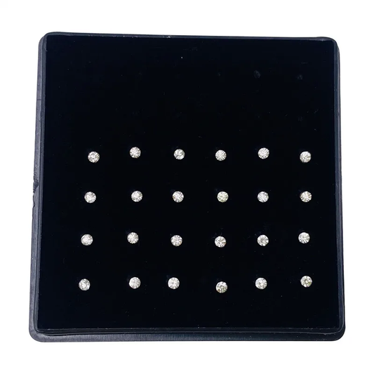 Hochwertiges Edelstahl Nasen-Piercing-Stecker mit funkelnden klaren Zirkonia-Steinchen in modernen Design. Langlebig, nickelfrei, glanzbeständig und wasserfest.
