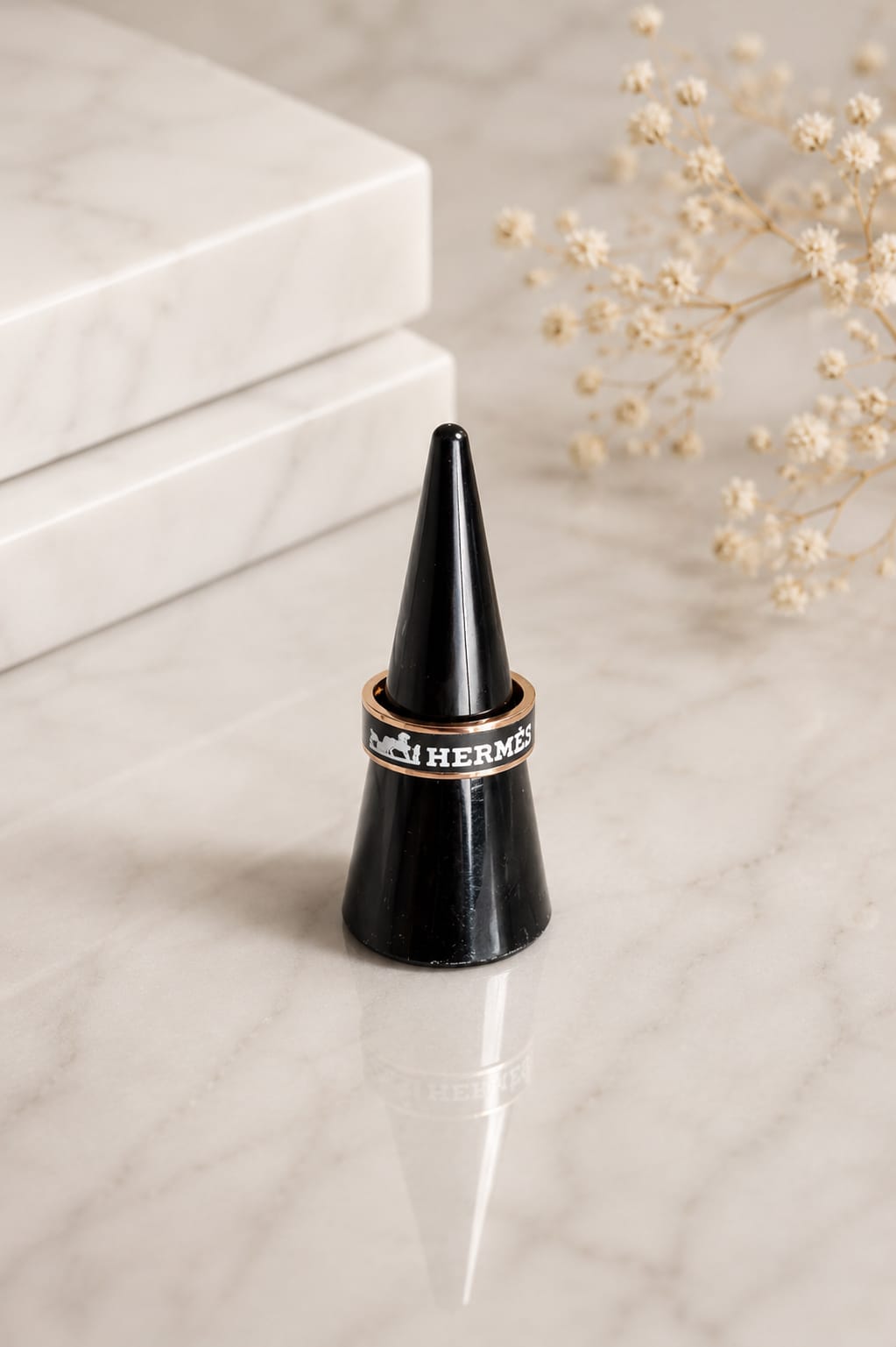 Hochwertiger Edelstahl Ring mit Highlight Anhänger in Roségold. Eleganter Hingucker, alltagstauglich, langlebig, wasserfest und nickelfrei.