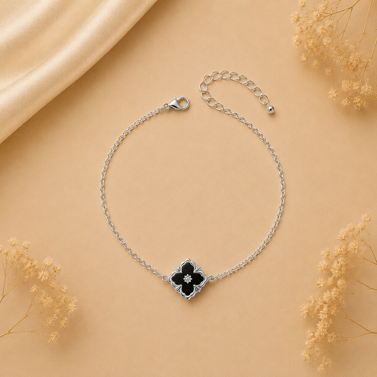 Hochwertiges Edelstahl-Armband in edlen doppelseitigen weißgoldenen schwarz-weiß Design. Elementen. Elegant, modern und besonders. Langlebig, wasserfest, hypoallergen und alltagstauglich.