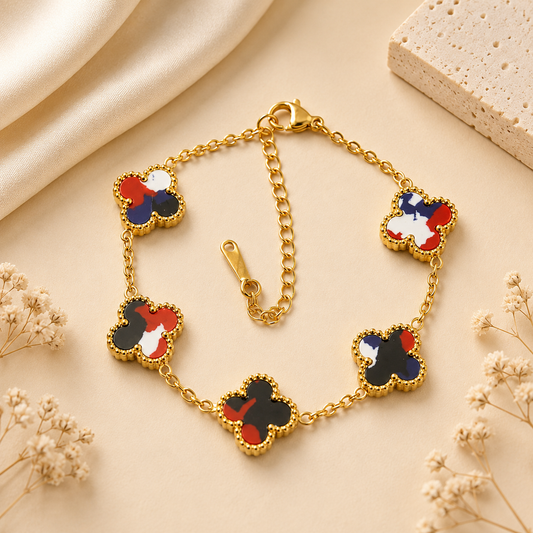 Hochwertiges Edelstahl-Armband in edlen, goldenen Design mit farbigen Klee- Elementen. Elegant, modern und besonders. Langlebig, wasserfest, hypoallergen und alltagstauglich.