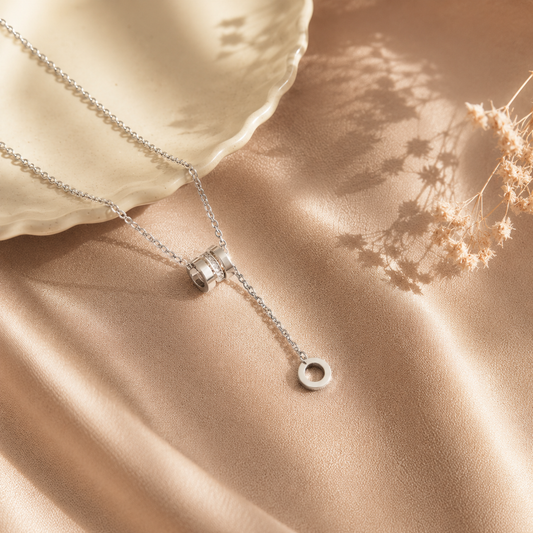 Hochwertige Edelstahl-Kette in edlen goldenen oder weißgoldenen, rundem Design mit funkelnden Zirkonia. Langlebig, wasserfest, hypoallergen und alltagstauglich