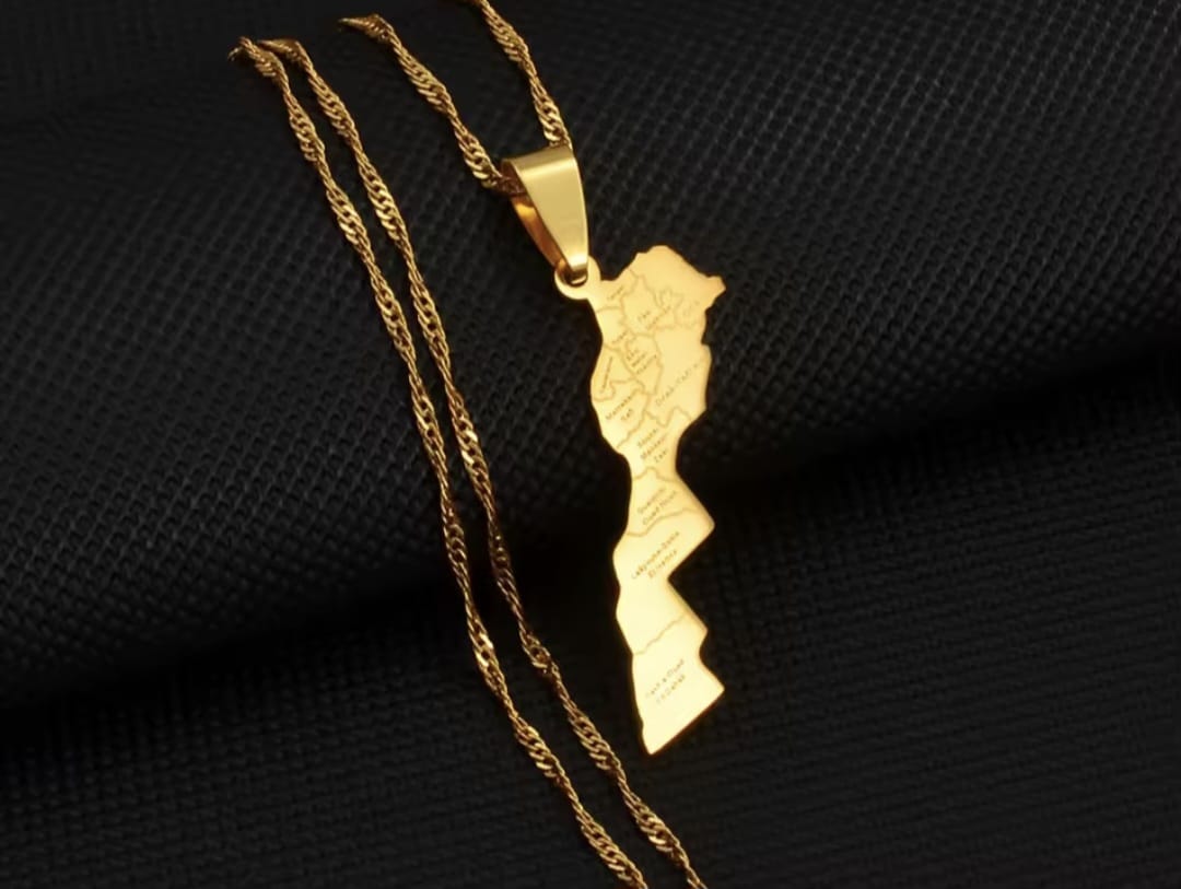 Hochwertige Edelstahl-Kette in Gold oder Weißgold mit Marroko-Umriss-Anhänger und Städtenamen. Langlebig, wasserfest, hypoallergen und alltagstauglich.