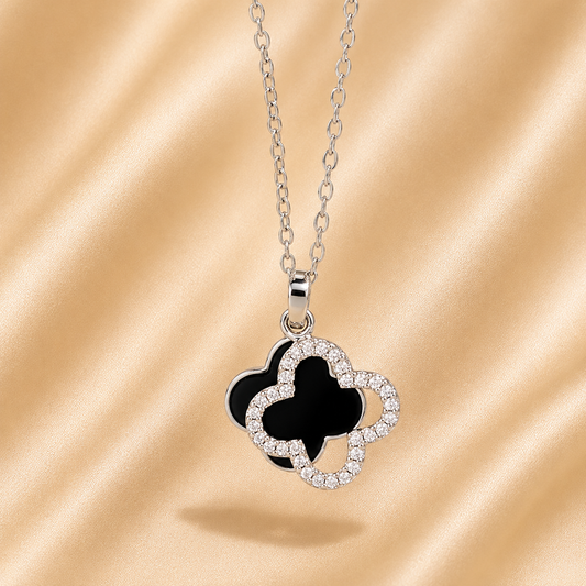 Hochwertige Edelstahl-Kette in edlen Klee-Design mit Zirkonia. Langlebig, wasserfest, hypoallergen und alltagstauglich.