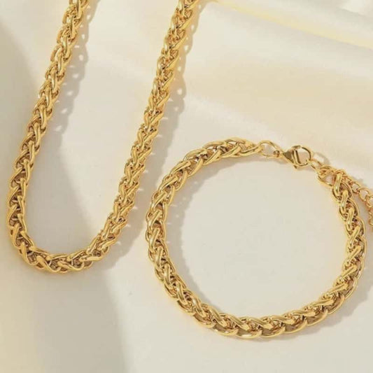 Hochwertiges Edelstahl-Set bestehend aus einer filigranen, edlen goldenen Kette und passenden Armband. Minimalisch und feminin. Langlebig, wasserfest, hypoallergen und alltagstauglich.