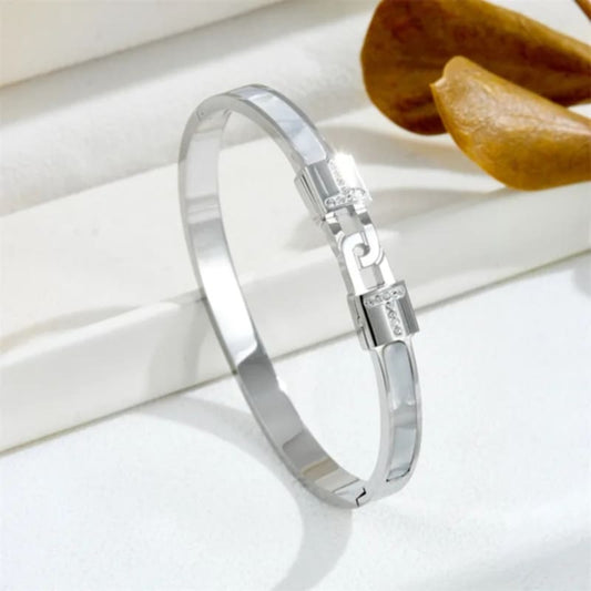 Eleganter Armreif mit Perlmutt & Strass