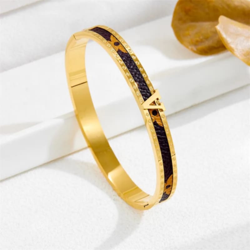 Armreif „V in Gold“