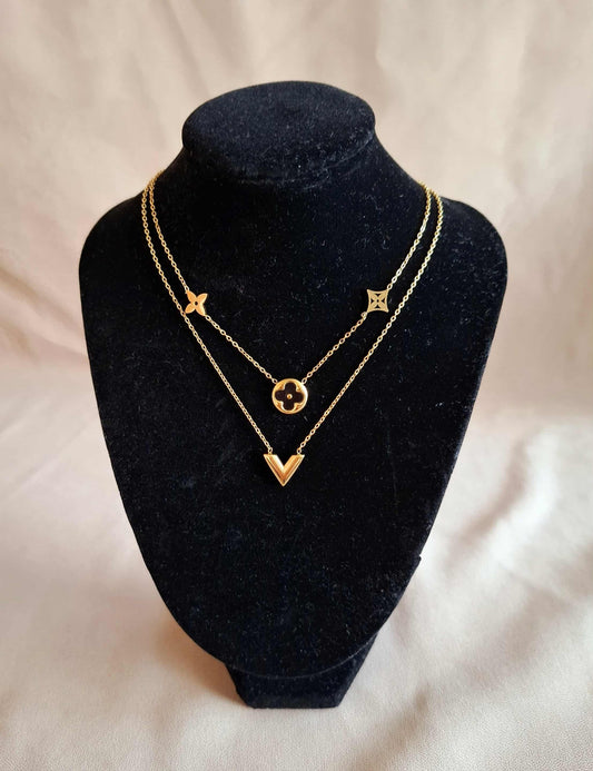 Zweireihige Kette mit Blume, Raute & V – Stilvoll & feminin