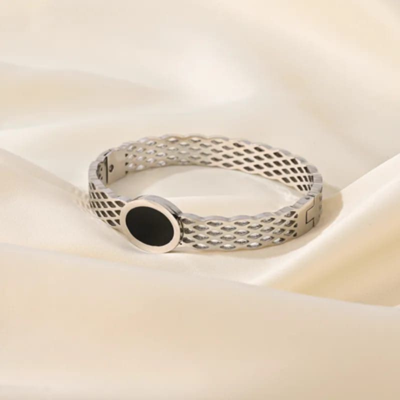 Armreif vernetzt mit schwarzem Oval – 14,99 €