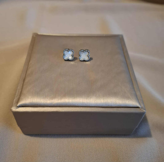 Edelstahl Ohrstecker 18 Karat Weißgold vergoldet – Klee-Design