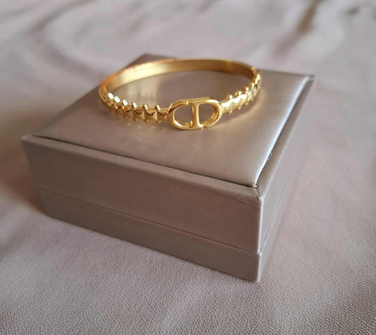 Zackenarmreif mit CD-Initialen